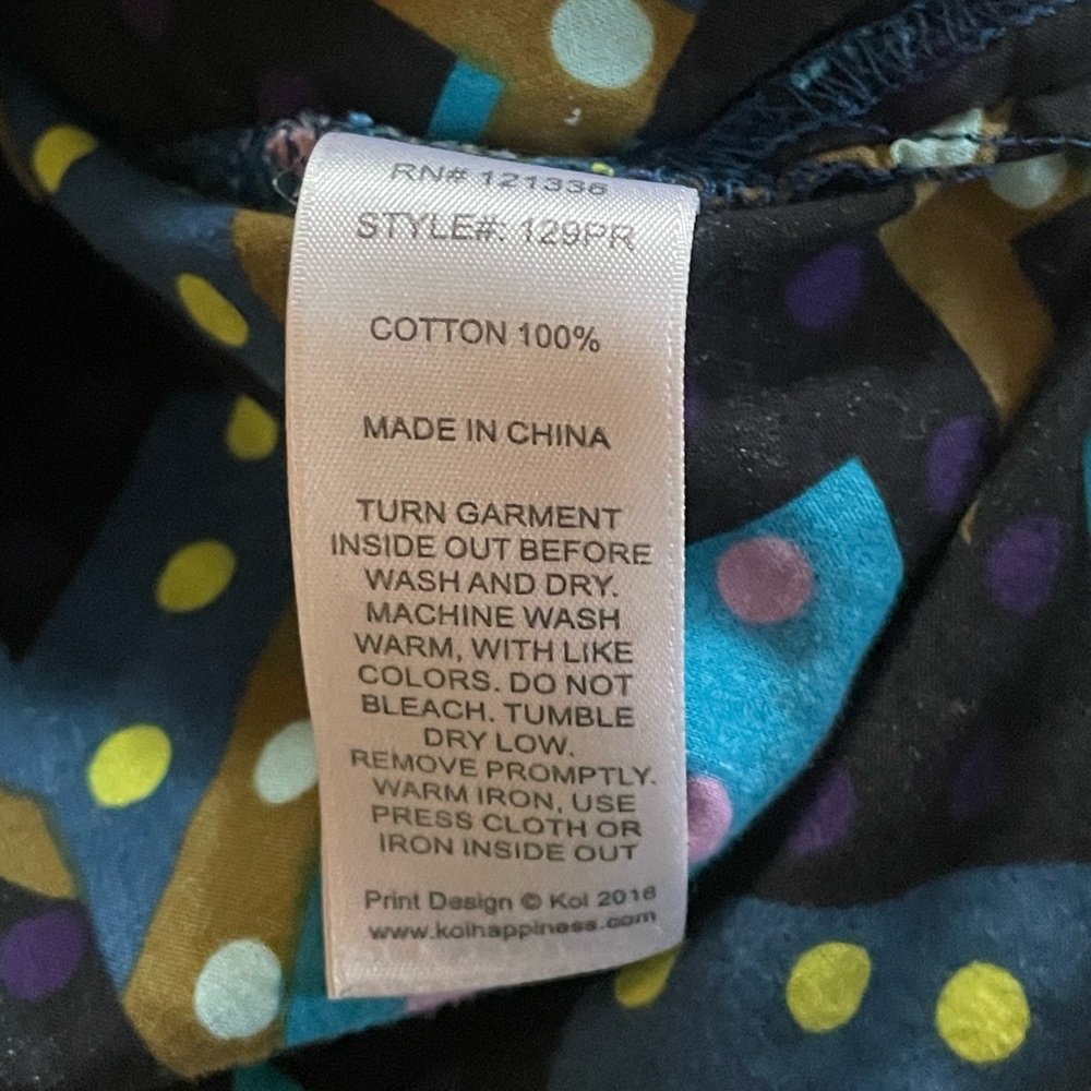 Geometric Patterned Women's Top - Picture 2 of 3
